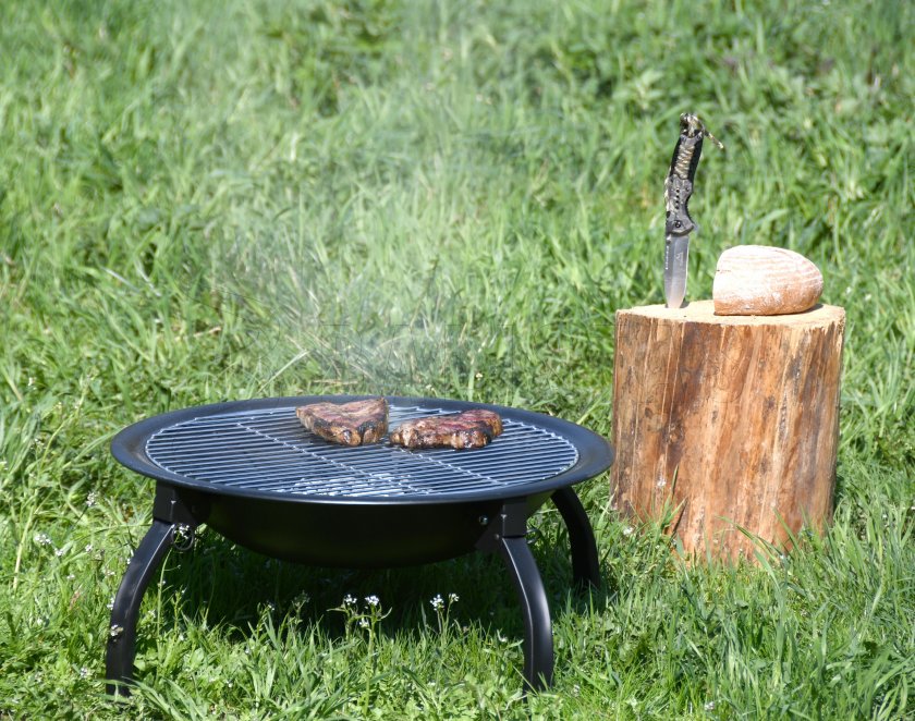 Feuerstelle mit Grillrost Vesuv mit Deckel