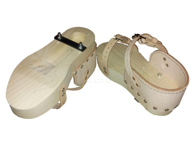 Holzschuhe zum Anlegen künstlicher Fährten 2