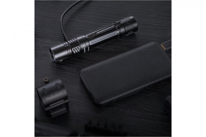 Taktische Taschenlampe Fenix PD36R PRO