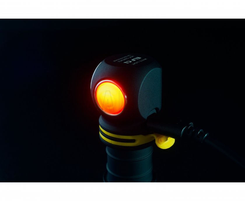 Multifunkční svítilna Armytek Elf C1 v2 teplé světlo 14.jpg