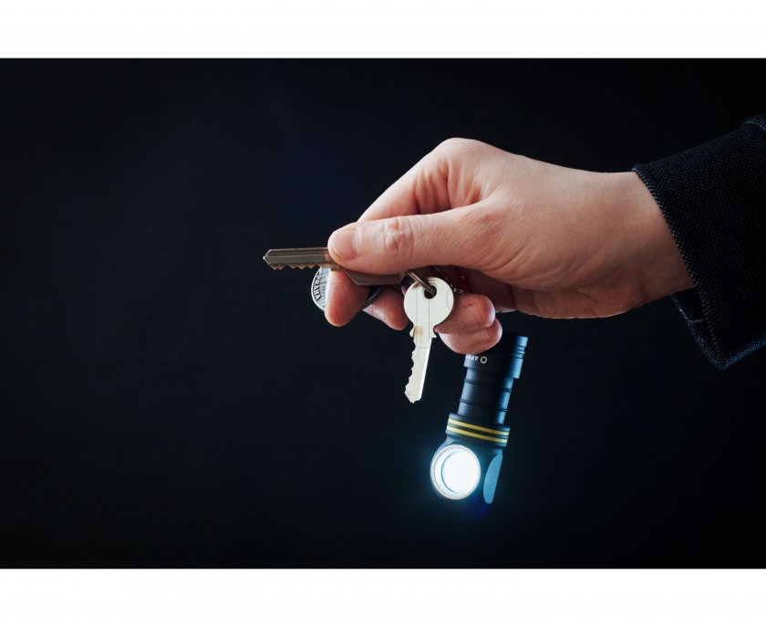 Multifunkční svítilna Armytek Elf C1 v2 teplé světlo 15.jpg