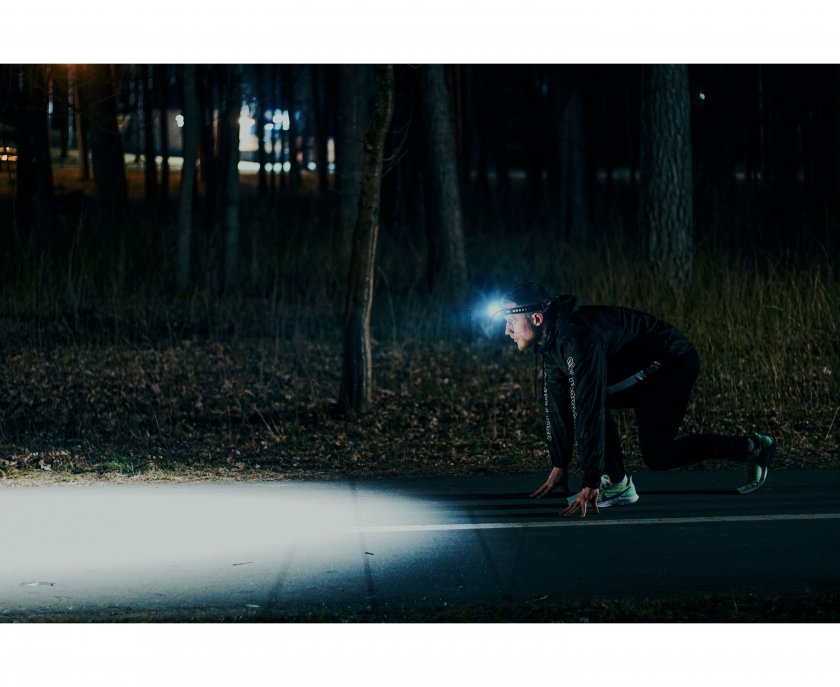 Multifunkční svítilna Armytek Elf C1 v2 teplé světlo 13.jpg